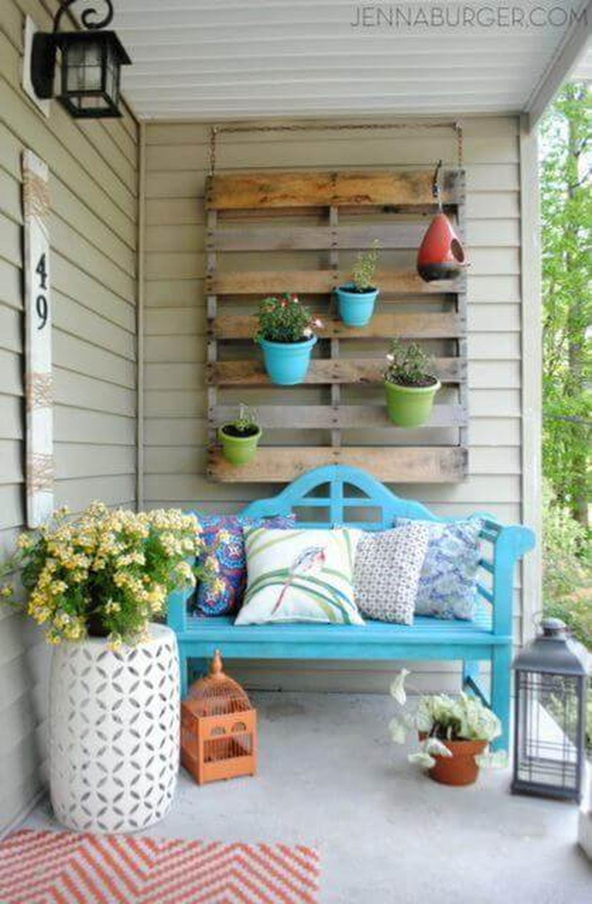 Pallet Stand To Colorful Plastic Flower Pots