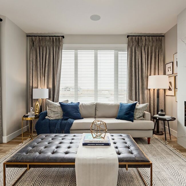 Tufted Ottoman with a Classic Touch