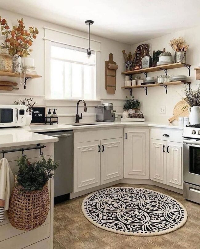 Smart Use of Kitchen Space in a Cozy Corner
