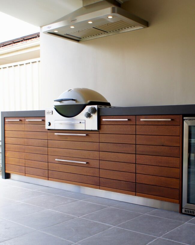 Warm Wooden Accents in a Clean Urban Space