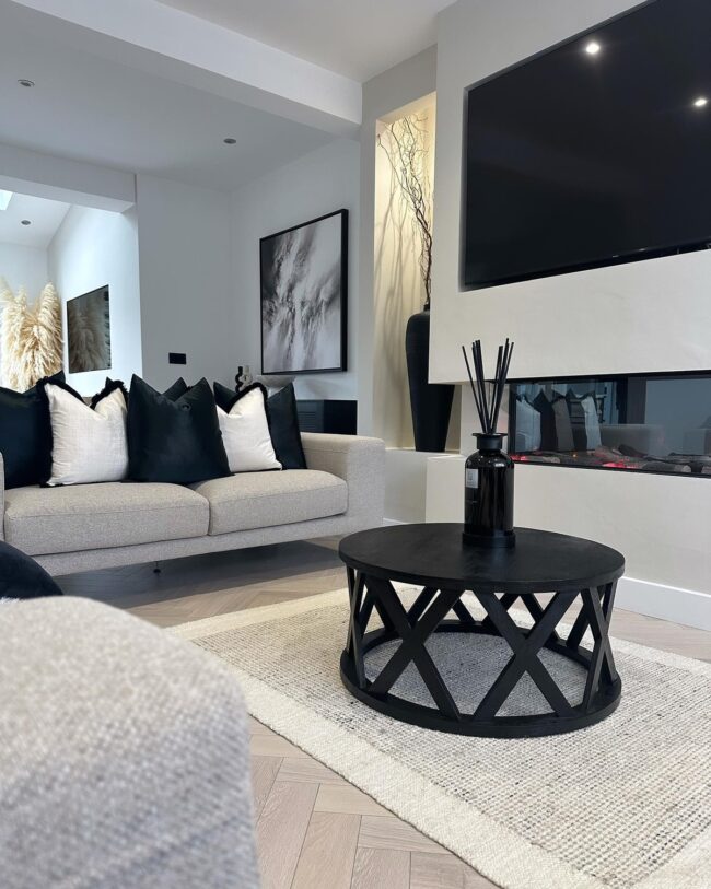 Minimalist Decor for Cozy Corners