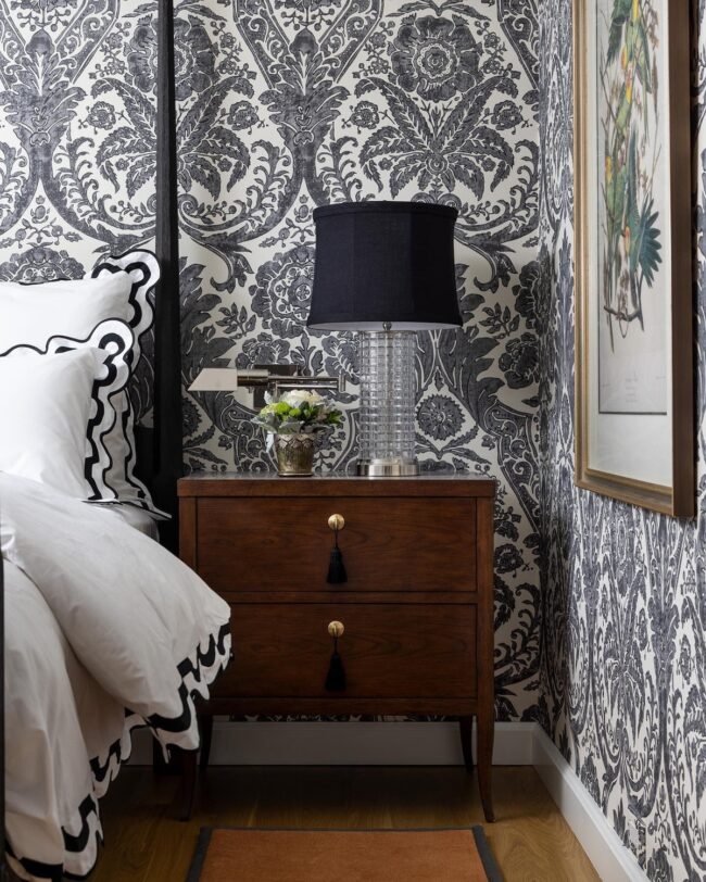 Chic Retro with Striking Designs