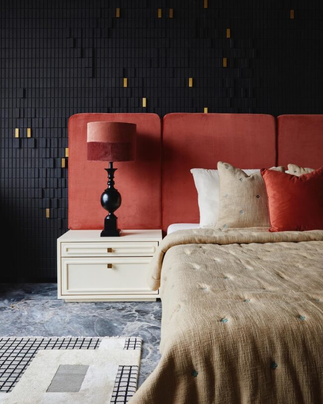 Vibrant Hues on Dark Canvas