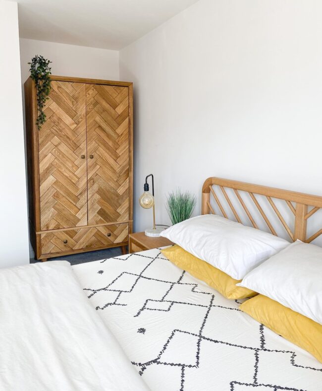 Charming Rustic Wardrobe Style